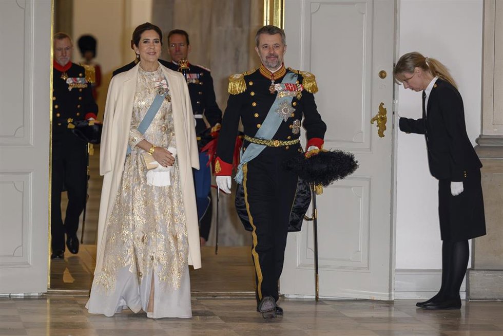 Imagen de archivo de los reyes de Dinamarca, Federico X y María