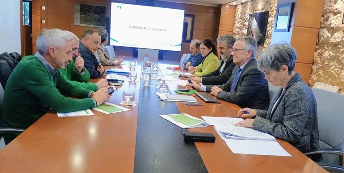 Comisión delegada del Consorcio de Aguas de Asturias (Cadasa), presidida por el consejero de Movilidad, Medio Ambiente y Gestión de Emergencias, Alejandro Calvo.