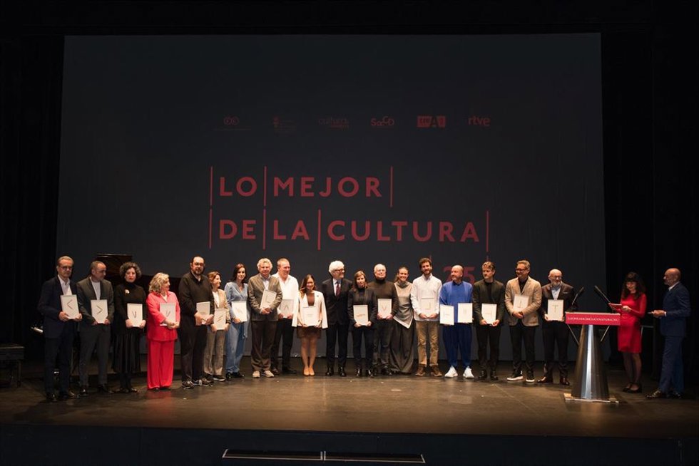Foto de grupo de los premiados en 'Lo Mejor de la Cultura 2025'.