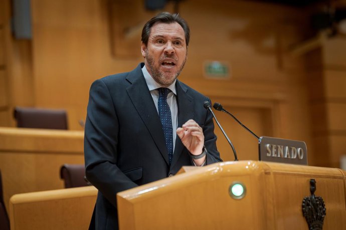 El ministro de Transportes y Movilidad Sostenible, Óscar Puente, comparece para dar cuenta del caos ferroviario, en el Senado,  a 29 de enero de 2026, en Madrid (España). Puente ha comunicado las novedades sobre el accidente ferroviario de Adamuz (Córdoba