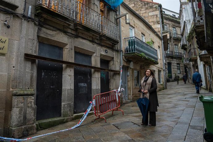Archivo - Ana Ortiz en uno de los edificios que rehabilitará el Casco Vello.