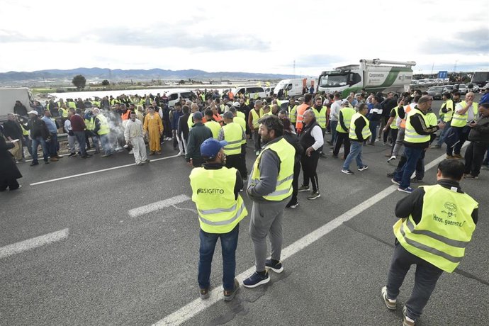 Protestas de los agricultores y ganadores en las autovías de la Región de Murcia