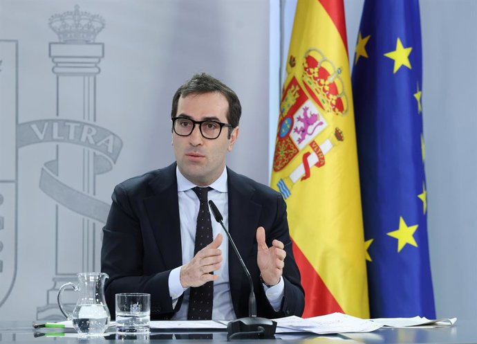 El ministro de Economía, Comercio y Empresa, Carlos Cuerpo, ofrece una rueda de prensa tras el primer Consejo de Ministros del año, a 7 de enero de 2026, en Madrid (España).
