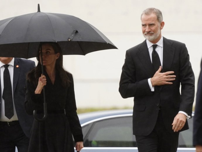 Los reyes Felipe y Letizia presiden en Huelva el funeral de estado por las víctimas del accidente ferroviario de Adamuz.
