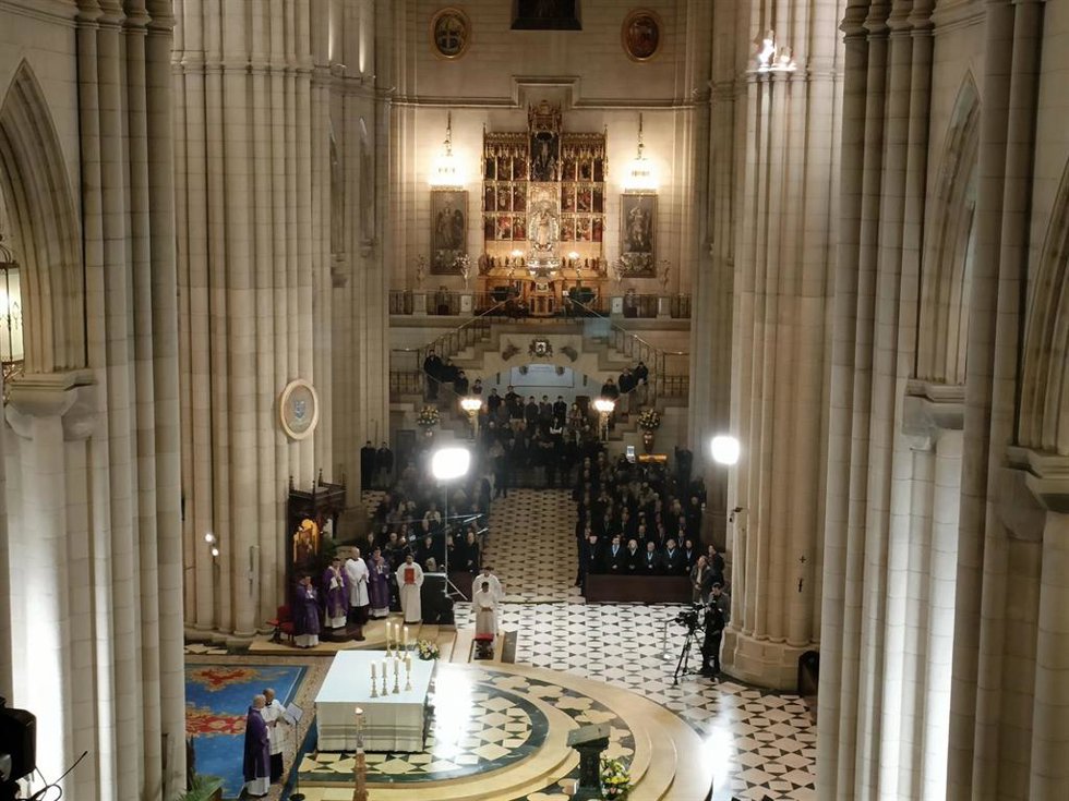 Misa funeral en la Catedral de La Almudena por las víctimas del accidente ferroviario de Adamuz.