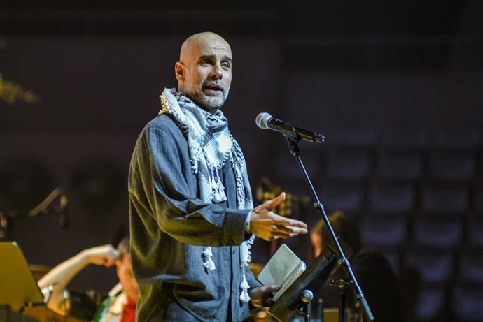 El entrenador Pep Guardiola, al inicio del Concert-Manifest x Palestina en el Palau Sant Jordi de Barcelona
