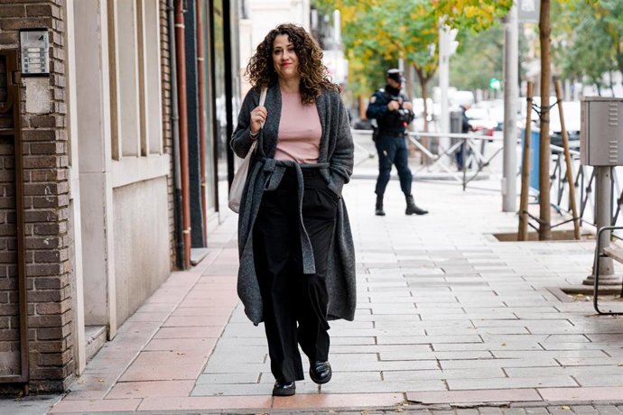 Archivo - La secretaria de Política Económica del PSOE, Emma López, a su llegada a una reunión de la Comisión Ejecutiva Federal del PSOE, a 17 de noviembre de 2025, en Madrid (España).
