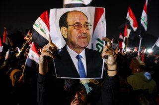 Manifestación en apoyo al ex primer ministro Nuri al Maliki tras las amenazas del presidente estadounidense, Donald Trump, frente a la Embajada de EEUU en Irak