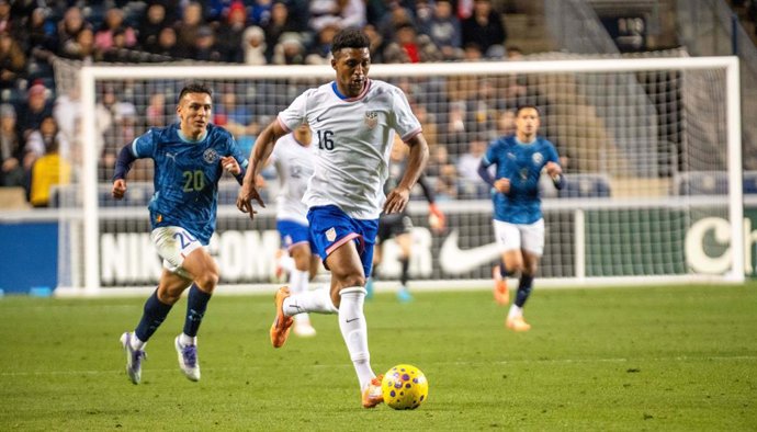 Archivo - November 15, 2025, Chester, Pennsylvania, United States: USA Mens National team player, ALEX FREEMAN (16) in action against the  Paraguay National team during the match at Subaru Park