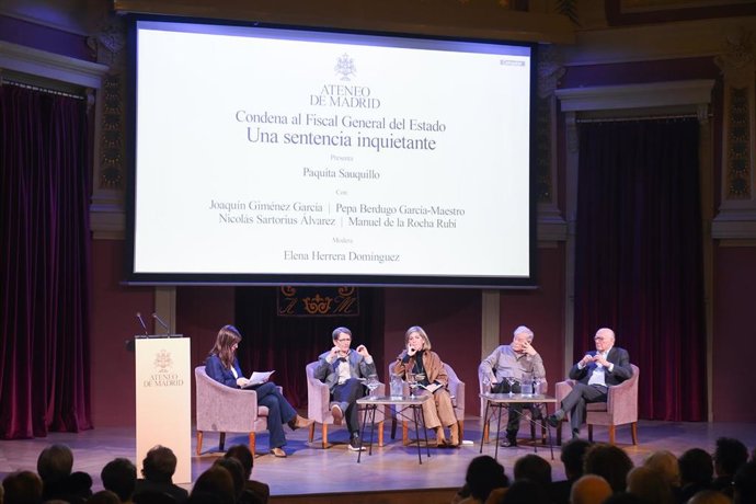 (I-D) El abogado y expolítico del PSOE Manuel de la Rocha Rubí; la  fiscal Pepa Berdugo García-Maestro; el magistrado del Tribunal Supremo Joaquín Giménez García; y el abogado Nicolás Sartorius en el Ateneo de Madrid, a 29 de enero de 2026,