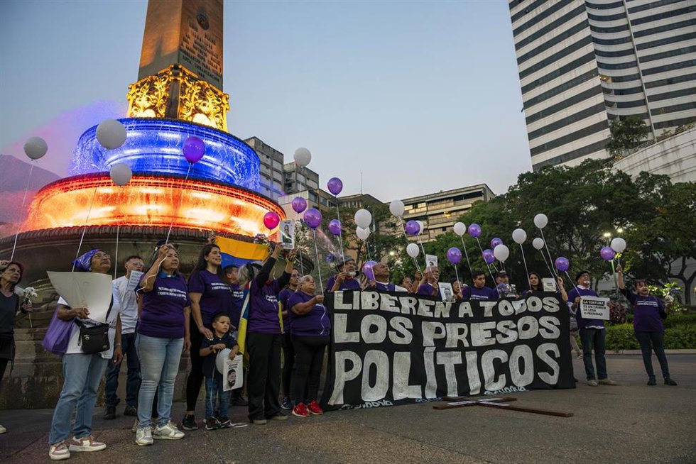 Archivo - Familiares de presos políticos en Venezuela piden su liberación en Caracas