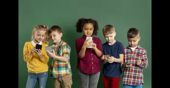 Tras Australia, más países trabajan para prohibir las redes sociales a los menores de edad: estas son sus propuestas