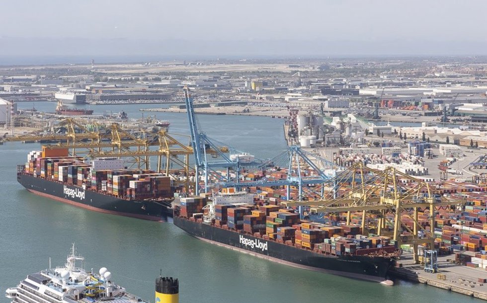 Archivo - El Puerto de Barcelona aumenta su tráfico exterior de contenedores por las importaciones de Asia.