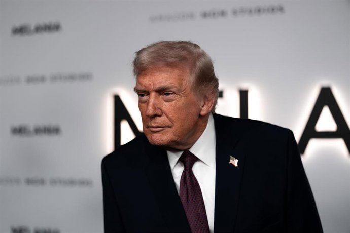 Trump anunciará hoy su candidato a presidir la Fed, con Kevin Warsh como gran favorito 29 de enero de 2026, EE.UU., Washington: el presidente estadounidense Donald Trump llega al estreno de la película 'Melania' en el Centro John F. Kennedy para las Artes Escénicas en Washington DC.