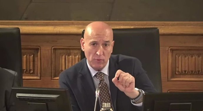 El alcalde de León, José Antonio Diez, durante el pleno celebrado este viernes en el Palacio de los Guzmanes.