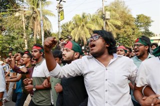 Archivo - Imagen de archivo de protestas en Bangladesh 