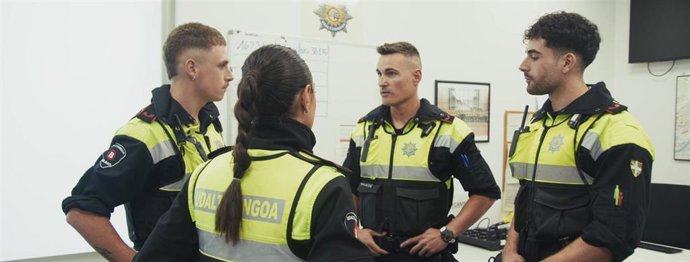 Cuatro policías municipales