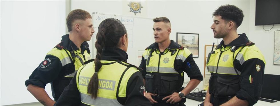 Cuatro policías municipales