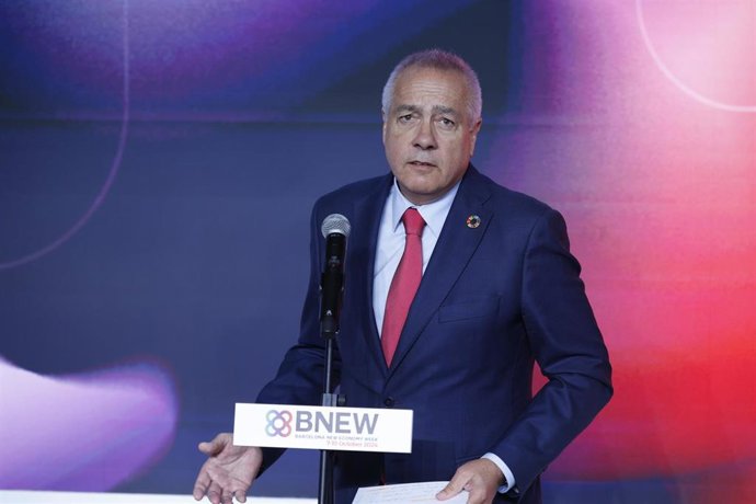 Archivo - El delegado del Estado en el CZFB (Consorcio de la Zona Franca de Barcelona), Pere Navarro, durante la inauguración de la BNEW 2024, en la DFactory.