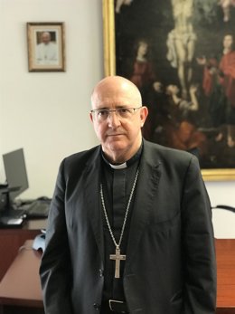 Archivo - El obispo de Huelva, Santiago Gómez.