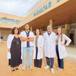 Investigadores de Ibima que han desarrollado un estudio sobre el papel de una proteína en las diferencias metabólicas entre hombres y mujeres.