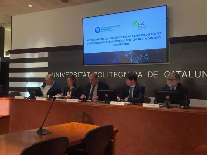 Imagen del acto de presentación del acuerdo entre el Govern y la UPC.