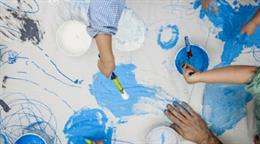 Archivo - Imagen de recurso de unos niños pintando