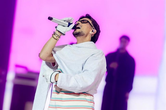 El cantante Abraham Mateo durante su concierto en el Movistar Arena, a 11 de enero de 2026, en Madrid (España). Mateo celebra los  20 años de trayectoria musical con un concierto especial que repasa sus mayores éxitos y momentos clave desde sus inicios ha