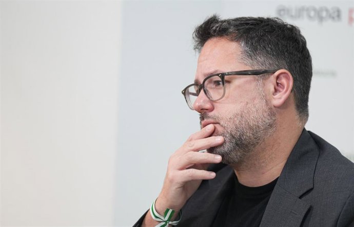 El portavoz de Adelante Andalucía y su candidato a la Presidencia de la Junta de Andalucía, José Ignacio García, durante una entrevista concedida a Europa Press. A 16 de enero de 2026, en Sevilla (Andalucía, España). (Foto de archivo).