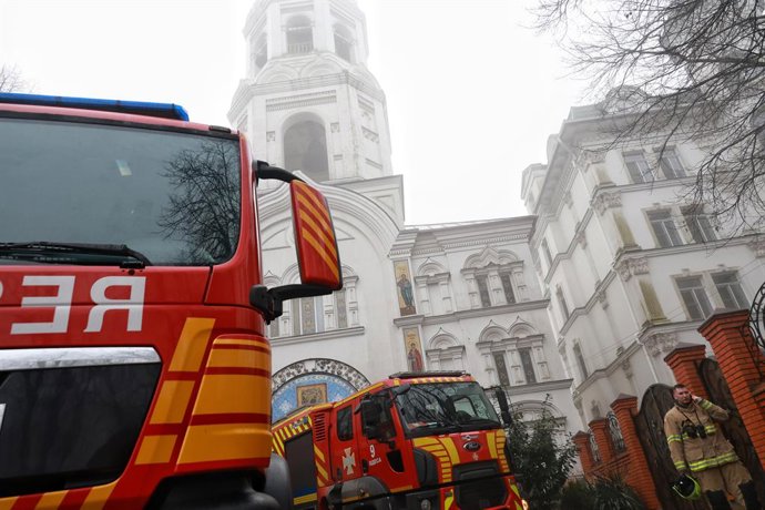 28 de janeiro de 2026, Odessa, Ucrânia: Carros de bombeiros estão no Mosteiro Masculino da Santa Dormição durante uma operação de resposta a um ataque com drones russos, Odessa, Ucrânia, 28 de janeiro de 2026.
