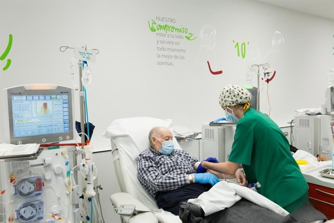 Imagem de um paciente em tratamento de hemodiálise.