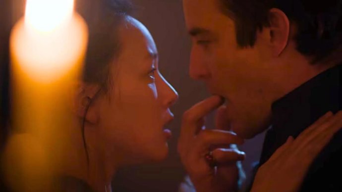 La showrunner de Los Bridgerton 4 explica la escena de sexo de la escalera y su abrupto final