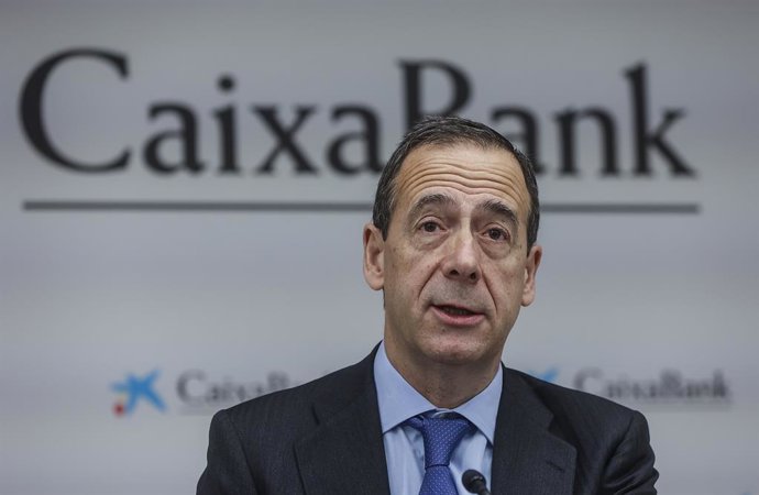Archivo - El consejero delegado de CaixaBank, Gonzalo Gortázar, presenta a los medios de comunicación los resultados de la entidad correspondientes al ejercicio 2024, en la sede de Caixabank, a 30 de enero de 2025, en Valencia, Comunidad Valenciana (Españ
