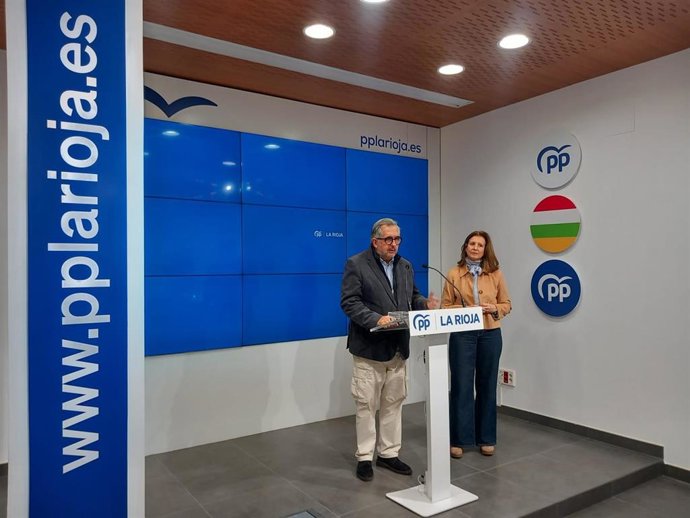 Los senadores del PP por La Rioja, Luis Martínez Portillo y Mar San Martín