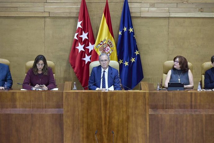 Archivo - El presidente de la mesa de la Asamblea de Madrid, Enrique Matías Ossorio Crespo, durante un pleno en la Asamblea de Madrid