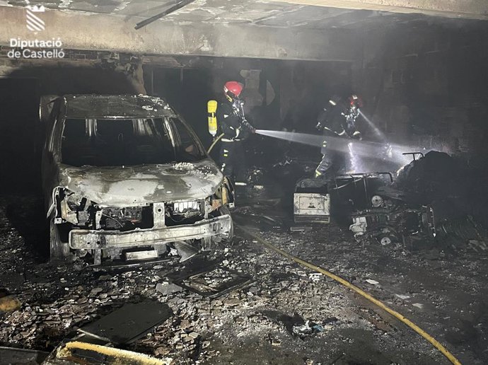 Incendi en un habitatge i en el garatge en La Vall dUixó