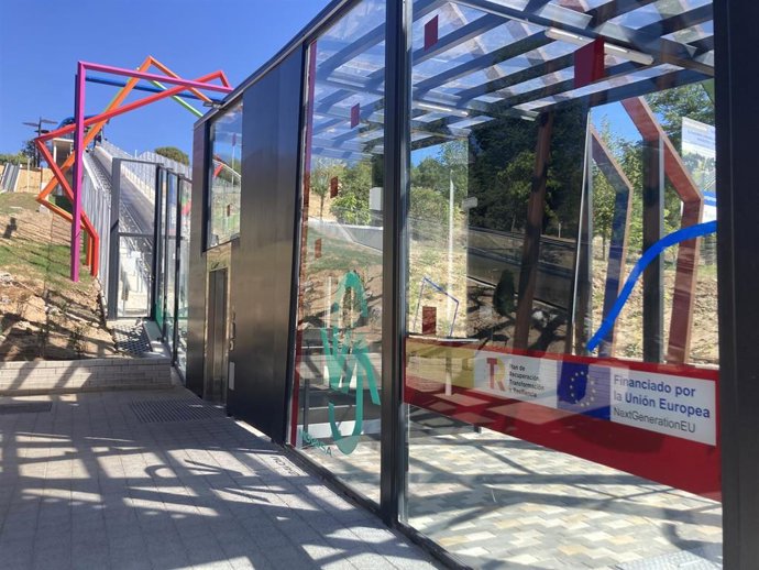 Archivo - Elevadores mecánicos en la ladera este de Parquesol.