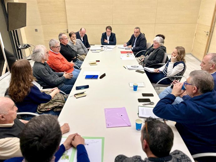 El concejal de Urbanismo y Vivienda, Juan Giner, ha mantenido una reunión con la Asociación Vecinal de Benimaclet para presentar las últimas incorporaciones al PAI y continuar con su tramitación.