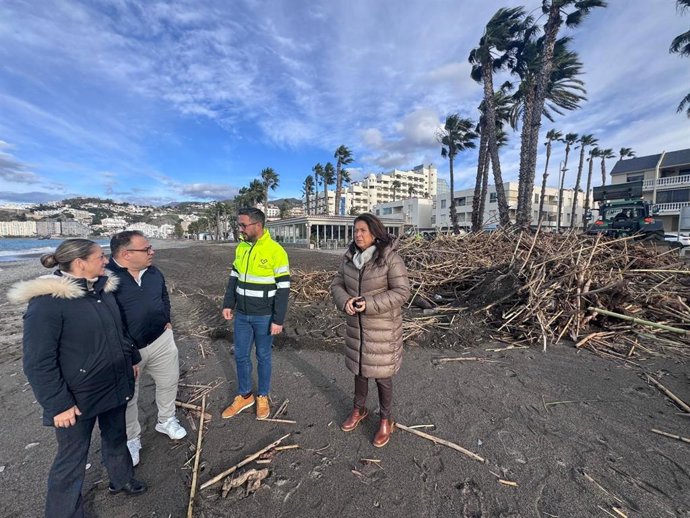 El diputado de Medio Ambiente, Antonio Mancilla, en su visita a Almuñécar (Granada).