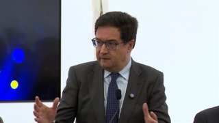 Óscar López censura las "grandes mentiras" de Ayuso sobre atención a residentes