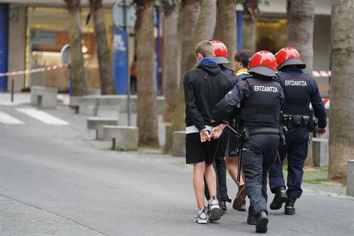 Javier Ortega Smith participan en un mitin en Barakaldo (Vizcaya)