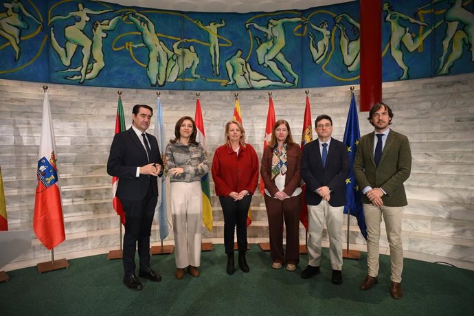 La consejera Agricultura de La Rioja, Noemí Manzanos, durante una reunión con sus homólogos de otras comunidades autónomas para abordar la situación de la gestión del lobo, en Santander
