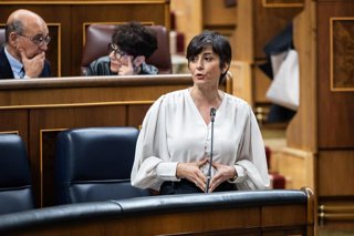 Archivo - La ministra de Vivienda y Agenda Urbana, Isabel Rodríguez, interviene durante una sesión de control al Gobierno, en el Congreso de los Diputados, a 10 de diciembre de 2025, en Madrid (España). 