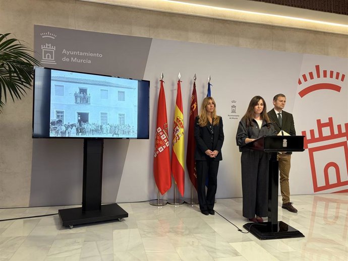 La vicealcaldesa y portavoz del Equipo de Gobierno, Rebeca Pérez, en rueda de prensa junto con los ediles Pilar Torres y Marco Antonio Fernández