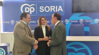 (De Izda A Dcha) El Senador Del PP José Manuel Hernando, La Candidata Rocío Lucas Y El Presidente Del PP De Soria, Benito Serrano