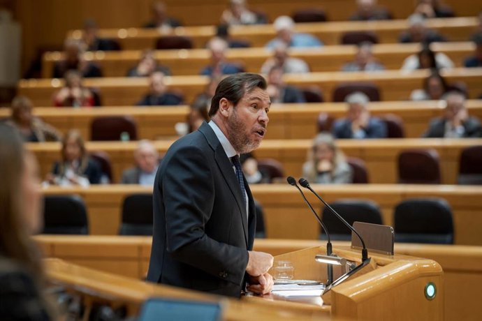 El ministro de Transportes y Movilidad Sostenible, Óscar Puente, comparece para dar cuenta del caos ferroviario, en el Senado