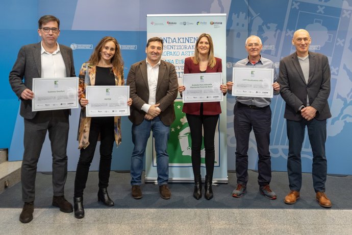 El viceconsejero de Medio Ambiente del Gobierno Vasco, Josu Bilbao, ha entregado este viernes los diplomas