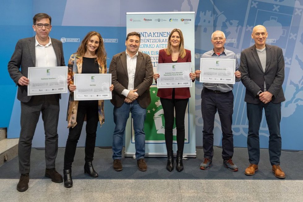 El viceconsejero de Medio Ambiente del Gobierno Vasco, Josu Bilbao, ha entregado este viernes los diplomas