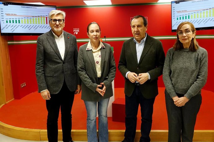 El Secretario General Del PSOE De Málaga, Josele Aguilar; El Portavoz Socialista De Inclusión Social En El Parlamento De Andalucía, José Luis Ruiz Espejo; Y La Secretaria De Servicios Sociales, Mayores Y Diversidad Funcional, Elena Álvarez González.