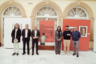 Muestra sobre los carteles de la Transición en el Patio de Luces de la Diputación de Almería.